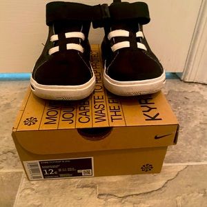 Boys Nike Kylie Flytrap VI Sneakers